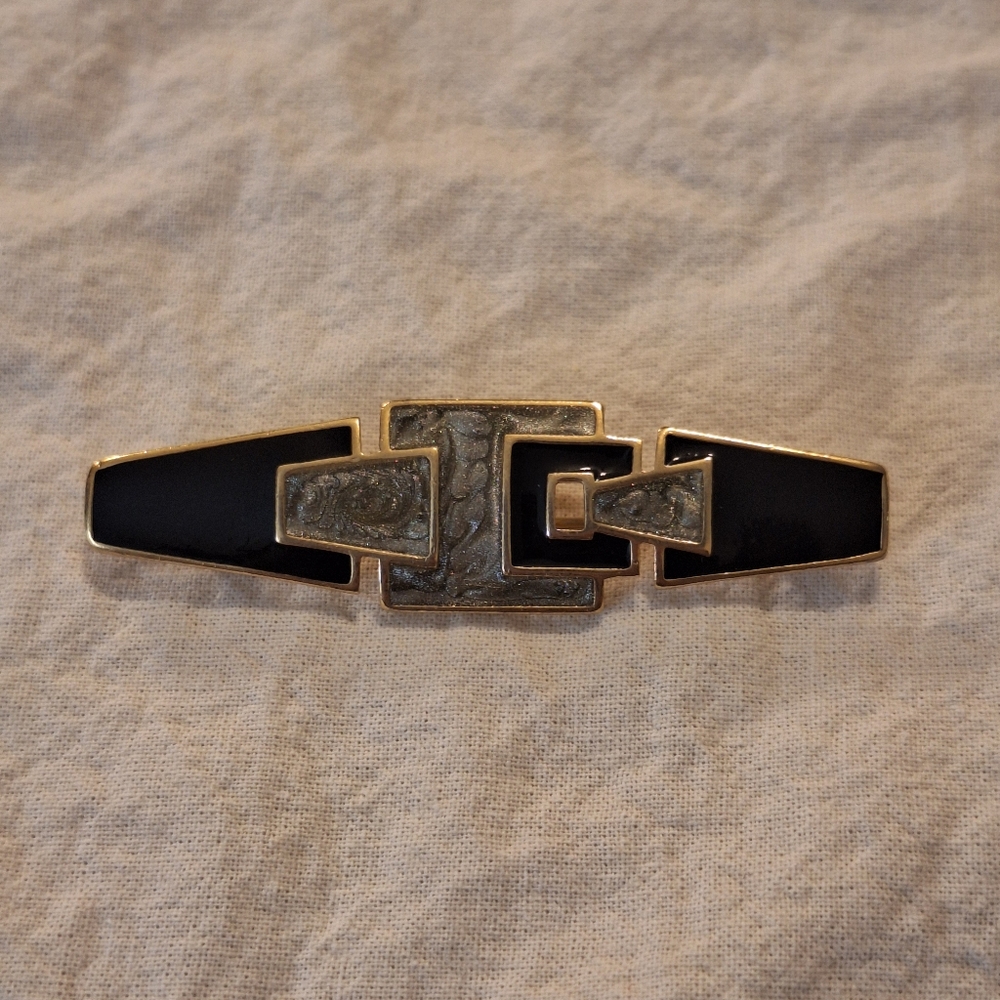 Vintage Trifari Enamel Brooch